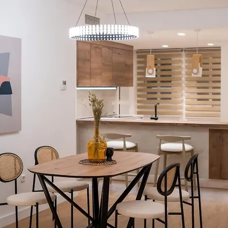 Modern Flat With Sea Views 아파트
