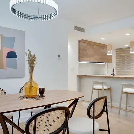 Modern Flat With Sea Views 마르베야
