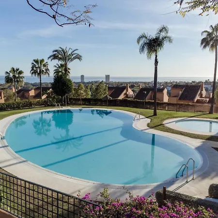 Modern Flat With Sea Views דירה